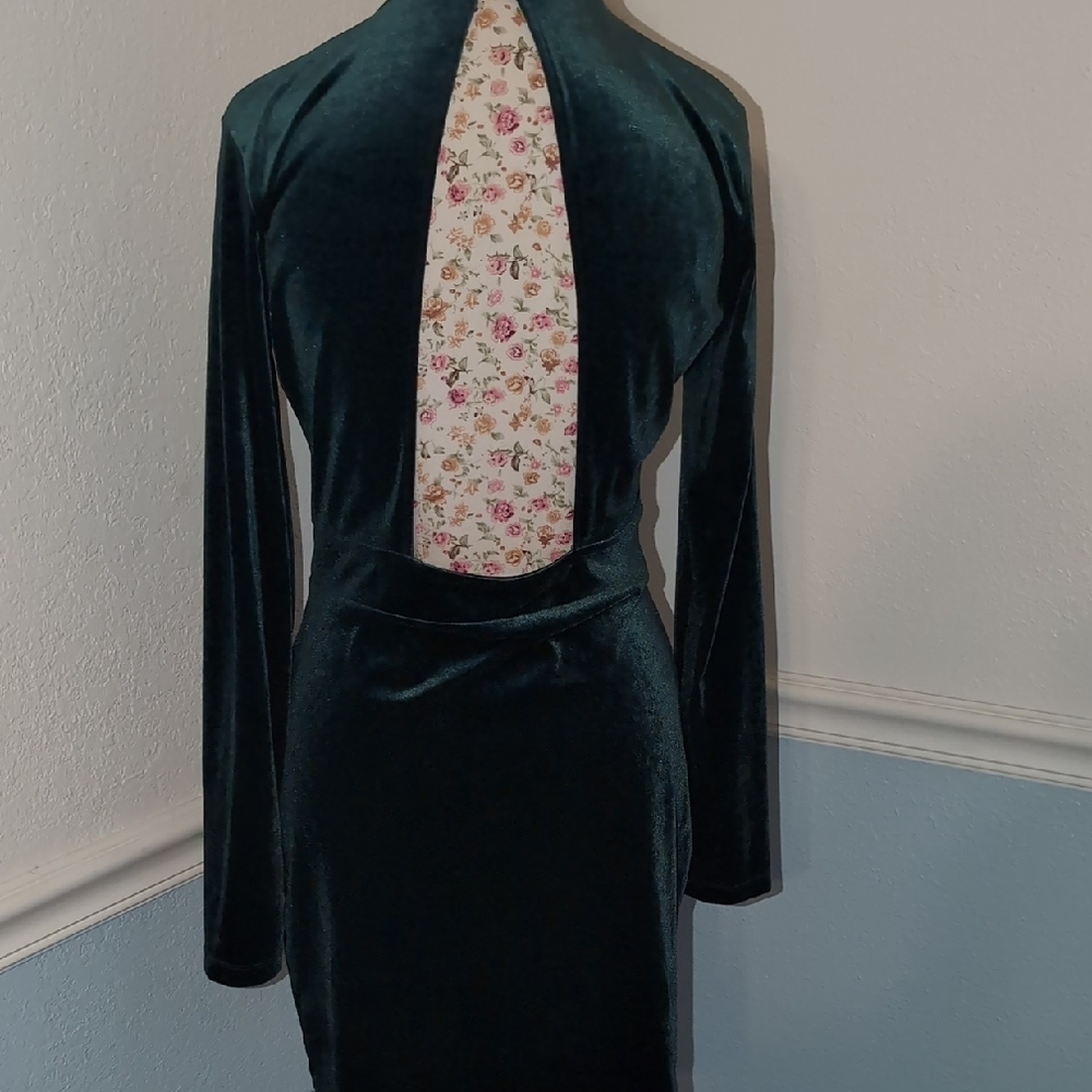 Elegant Velvet Style Green Dress- 12/14 beautiful!! - Picture 5 of 5